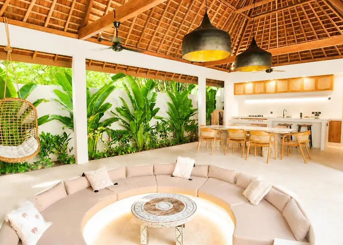 Toro - 4 Bedroom - New - 13m Pool, Bingin 别墅