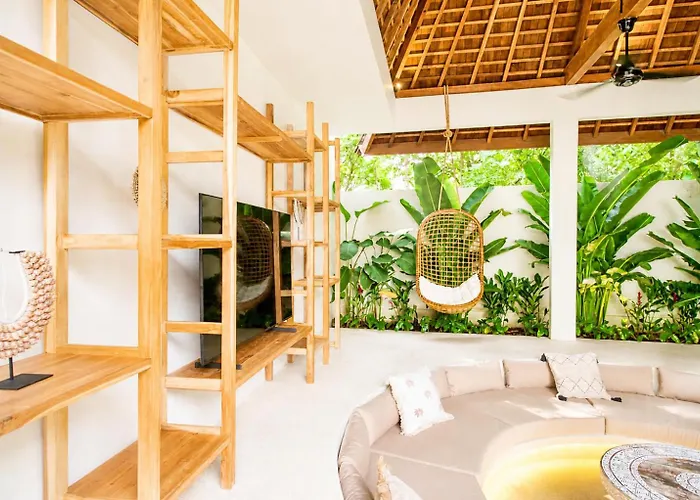 Toro - 4 Bedroom - New - 13m Pool, Bingin